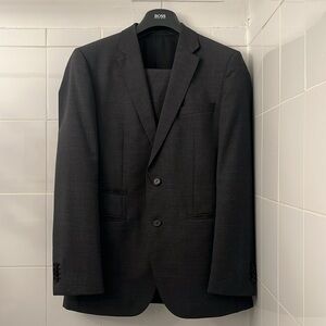 HUGO BOSS 2 Piece Suit with Flat Front Pants 36R